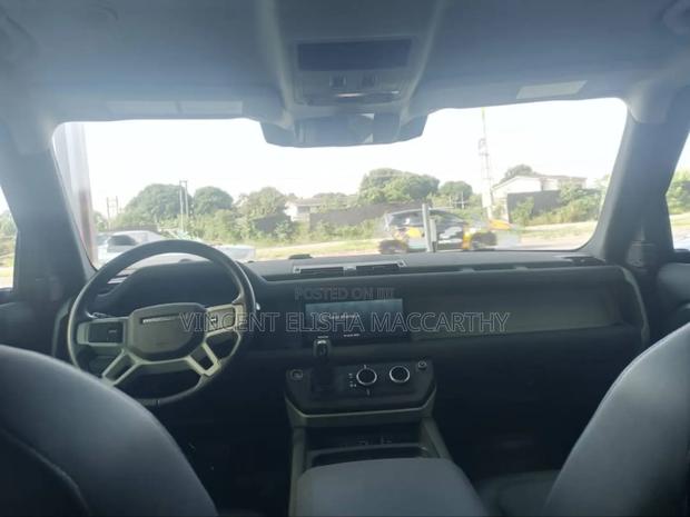 Land Rover Defender V8 2023 Silver