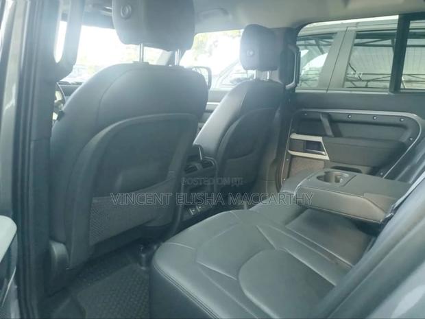 Land Rover Defender V8 2023 Silver