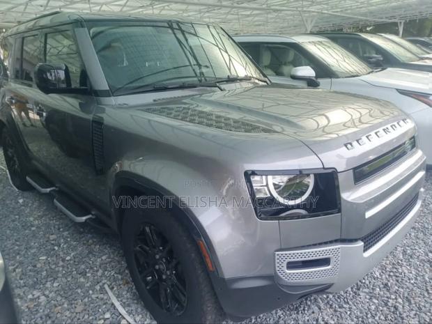 Land Rover Defender V8 2023 Silver