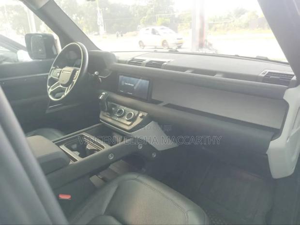 Land Rover Defender V8 2023 Silver