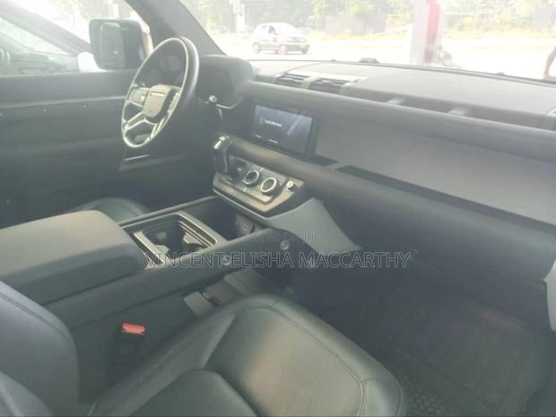 Land Rover Defender V8 2023 Silver