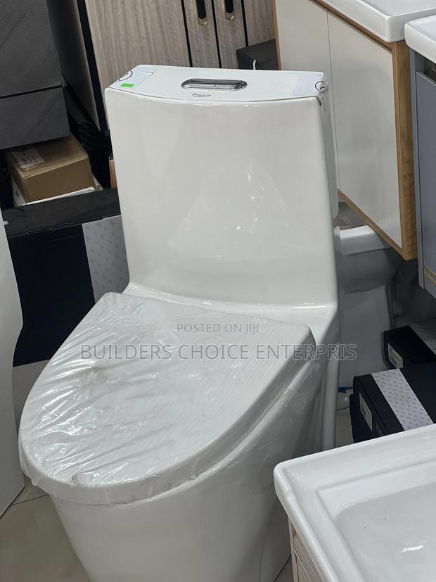 T Close Couple Water Closet · Photo 2
