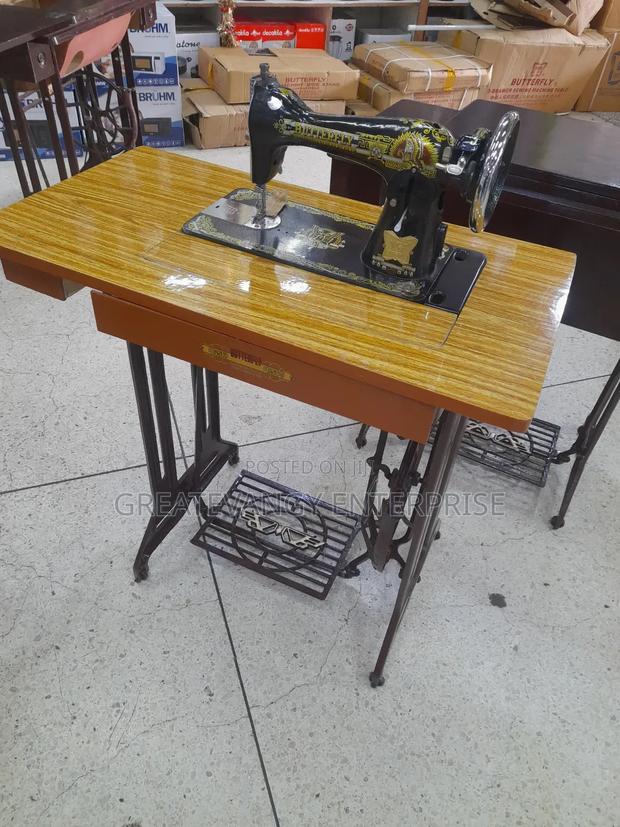 Brandnew Butterfly Foot/ Threadle Machine · Photo 3