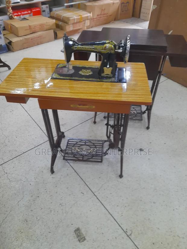 Brandnew Butterfly Foot/ Threadle Machine · Photo 4