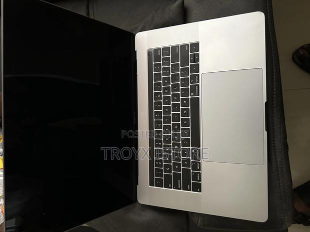 Laptop Apple MacBook Pro 2018 16GB Intel Core I7 SSD 256GB