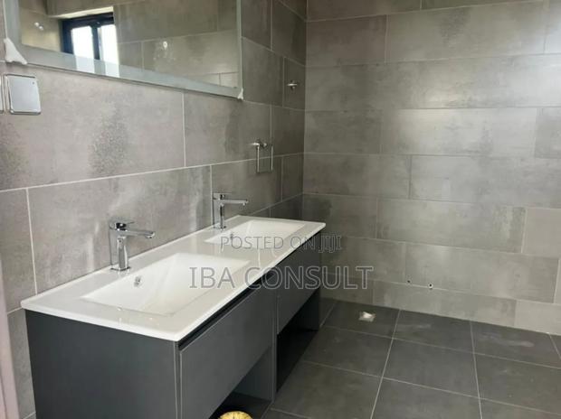 4bdrm House in Amrahia, Adenta for sale