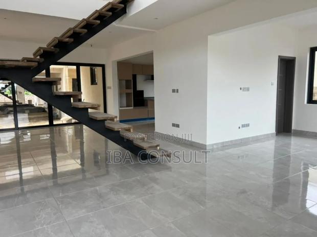 4bdrm House in Amrahia, Adenta for sale