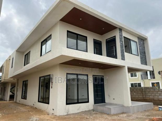 4bdrm House in Amrahia, Adenta for sale