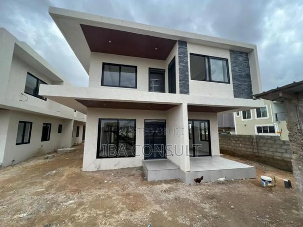 4bdrm House in Amrahia, Adenta for sale