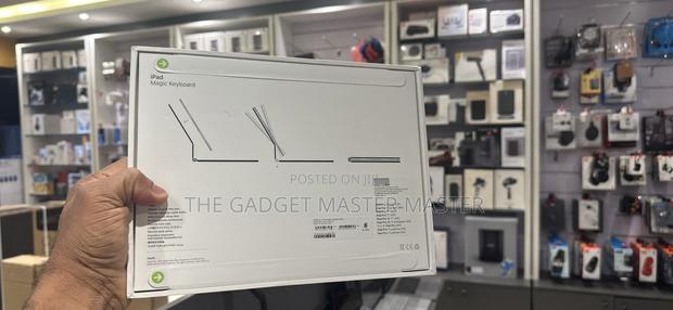iPad Pro 11 Inch Magic Keyboard · Photo 4