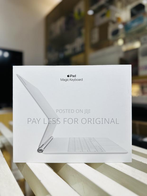 Magic Keyboard 12.9 Inches · Photo 3