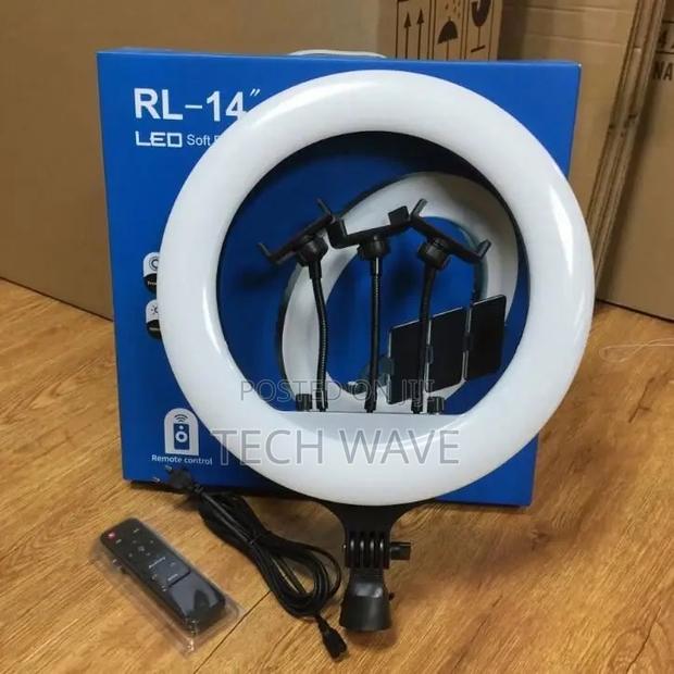 14inches Ringlight With Remote and Stand · Photo 3