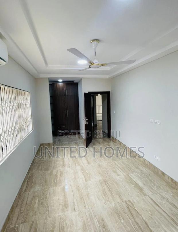 5bdrm House in Adenta for sale · Photo 3
