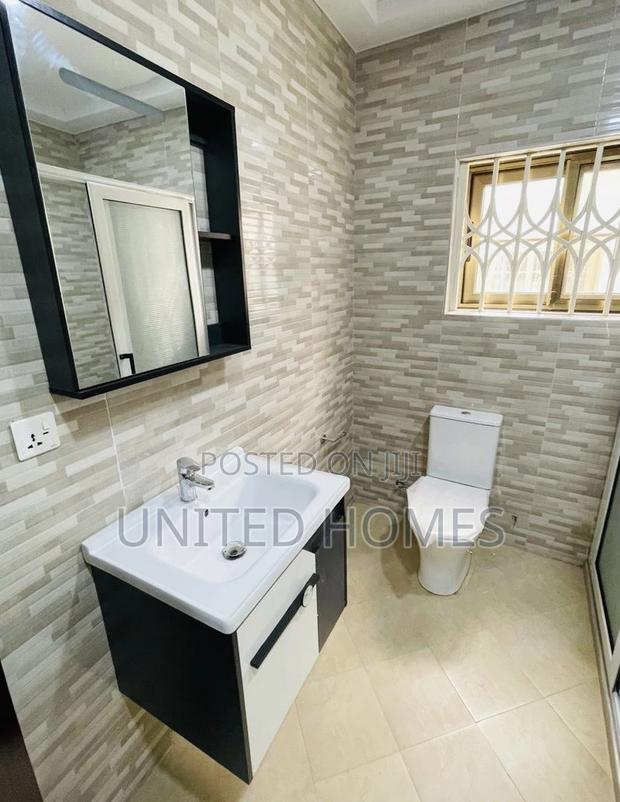 5bdrm House in Adenta for sale · Photo 4