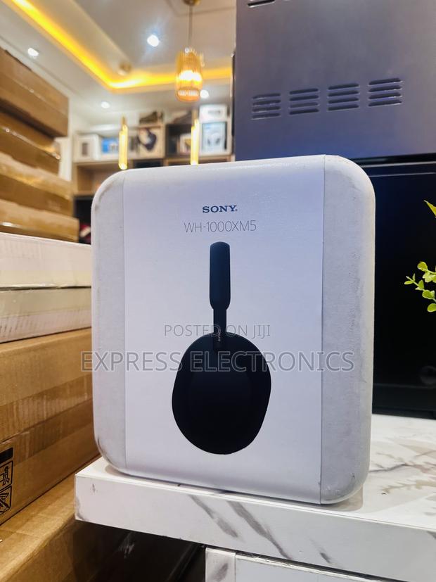 Purchase the New SONY WH-1000XM5 Headset · Photo 2