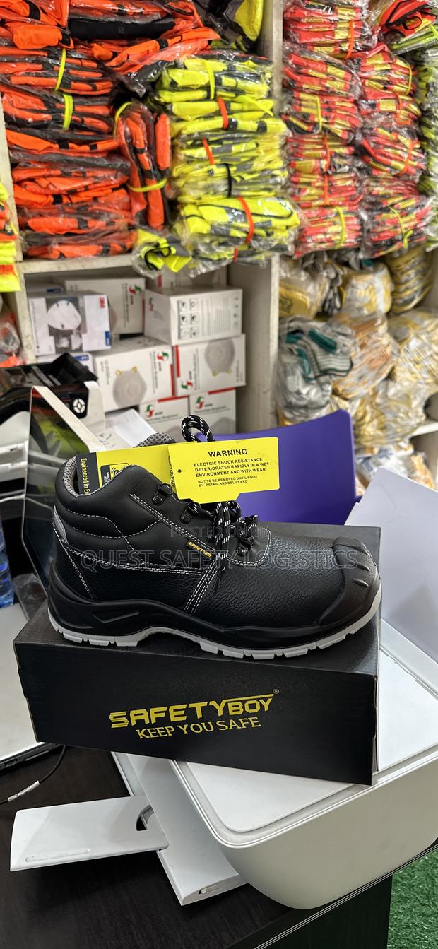 Safety Boot · Photo 3