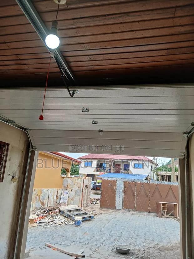 16×8 Automated Garage Door · Photo 3