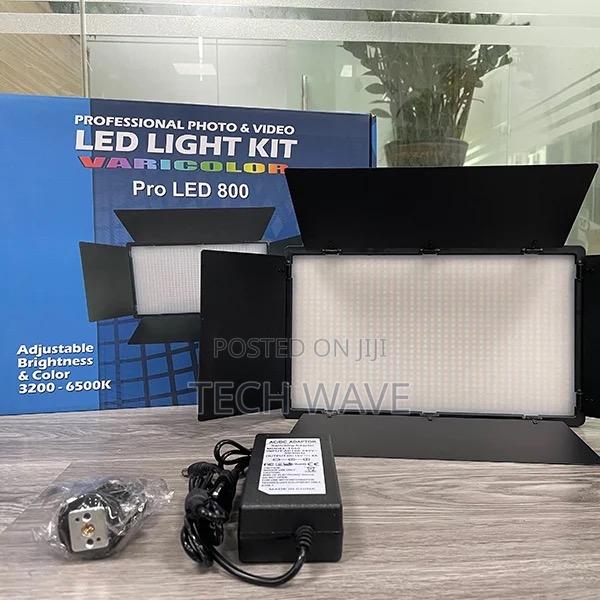 Pro Led 800 With Batteries, Adapter, Stand · Photo 3