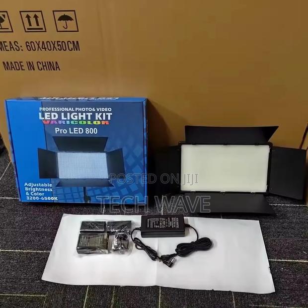 Pro Led 800 With Batteries, Adapter, Stand · Photo 4