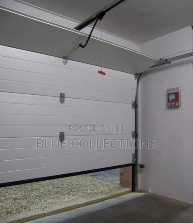Automatic Garage Door · Photo 3