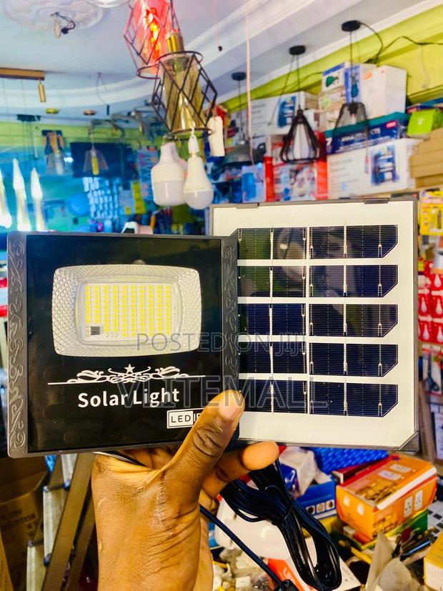 30w Solar Floodlights (GD-070) · Photo 4