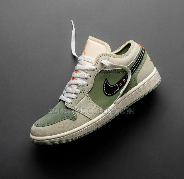 Air Jordan 1 Low Se Craft Light Olive · Photo 4