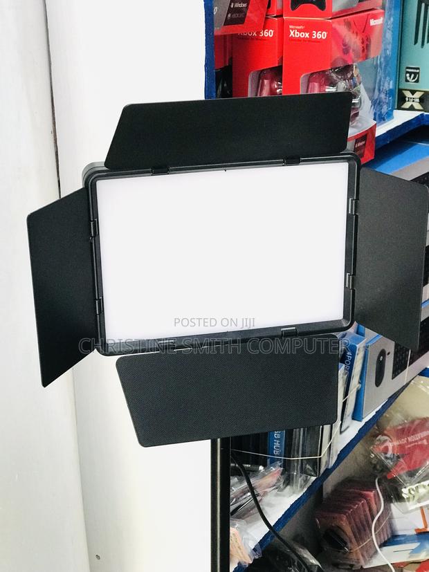 L900 Portable Camera Light With Stand · Photo 4