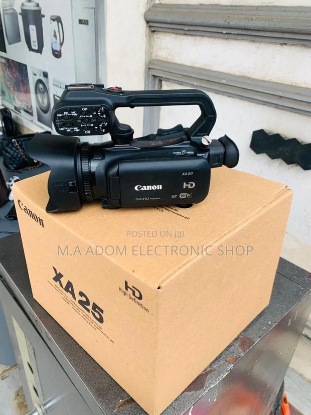 Classic Design Canon XA25 Professional Camcorder. · Photo 2