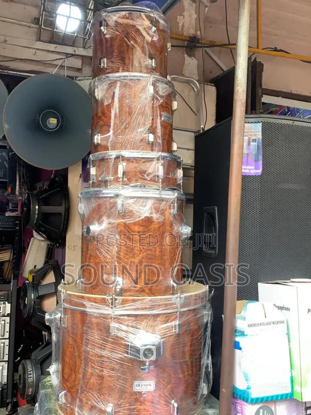 Olympic Brown Acoustic Drumset for Churches and Pubs · Photo 2