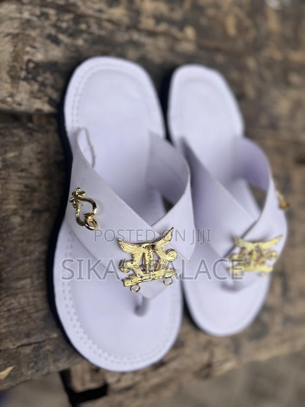 Royal White With Polish Gold Ornament Slippers · Photo 2