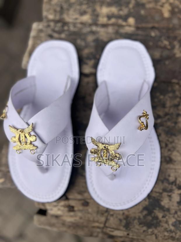 Royal White With Polish Gold Ornament Slippers · Photo 4