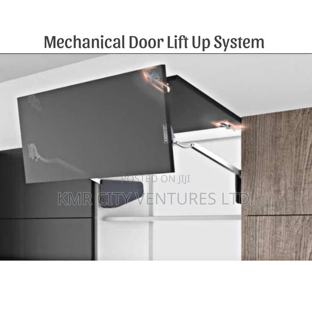 Mechanical Door Lift-Up System · Photo 4
