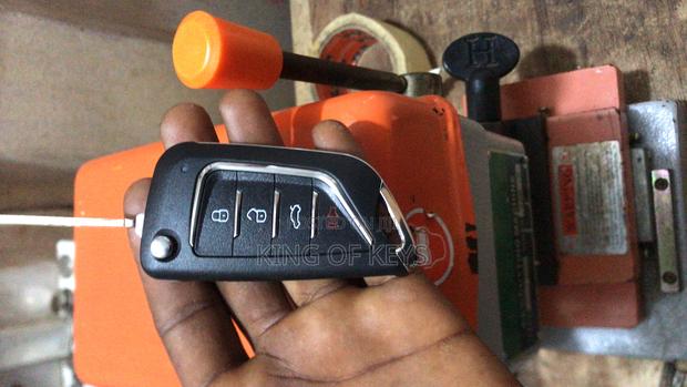 Universal Remote Key Control for All Cars photo 3
