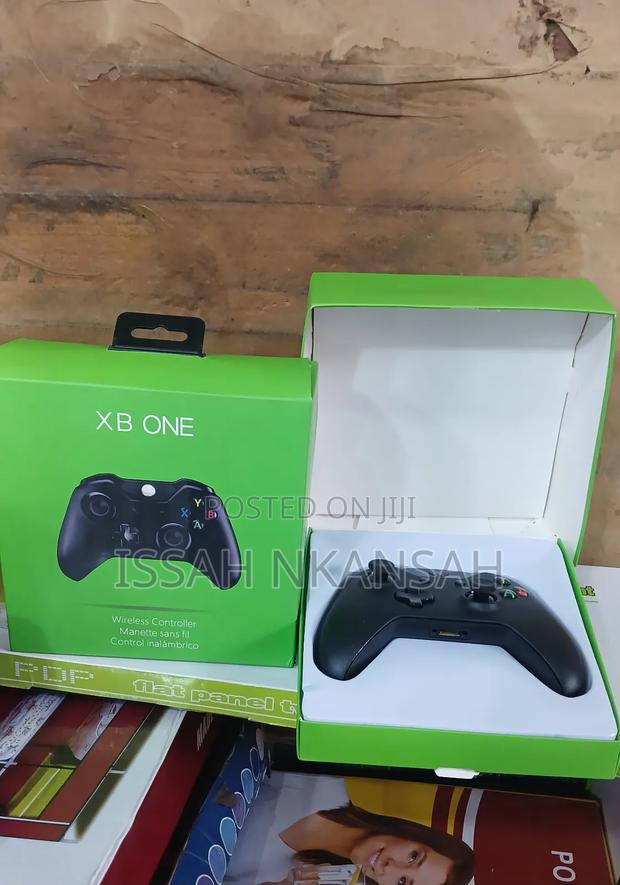 X Box One Controller · Photo 4