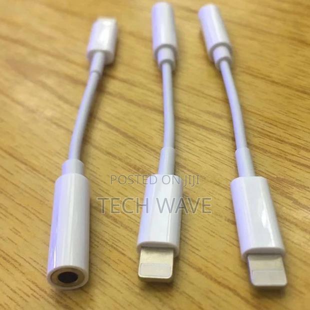 Original iPhone Lightning for Earpiece Adapter · Photo 4