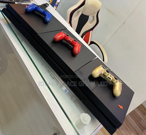 Ps4 Standard With 5 Latest Free Games · Photo 4