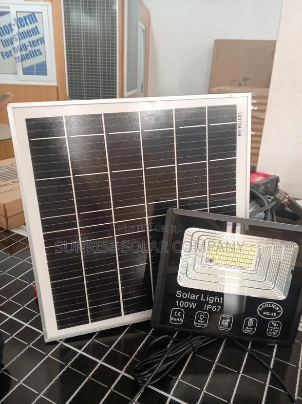 Solar Flood Light (100w) · Photo 4