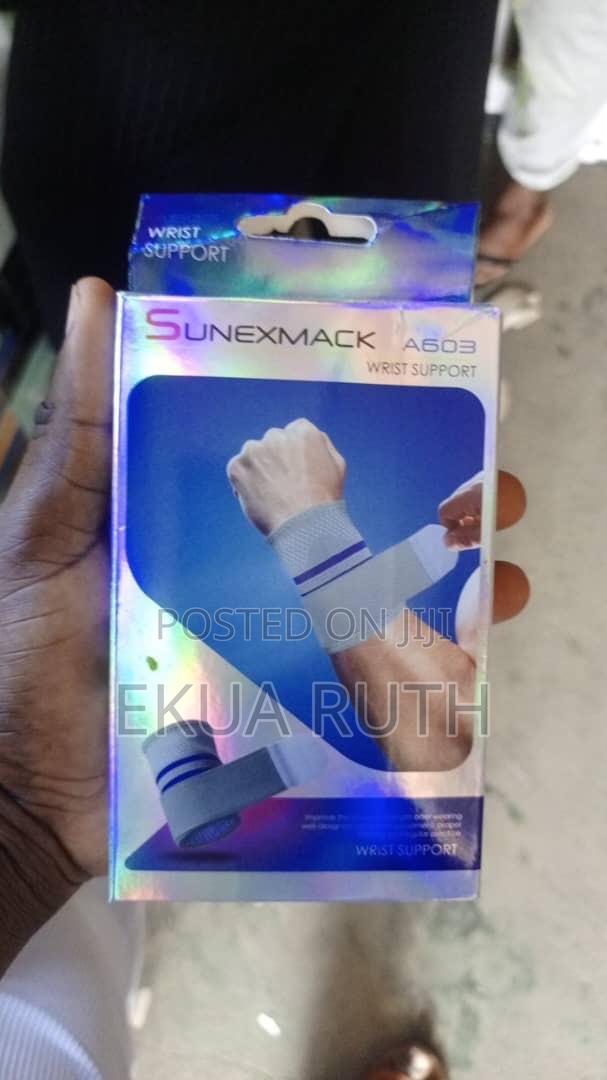 Wrist Support · Photo 1