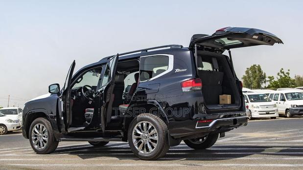 New Toyota Land Cruiser 2023 Black photo 3