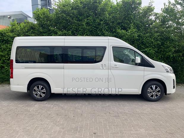 New Toyota HiAce 2023 White photo 2