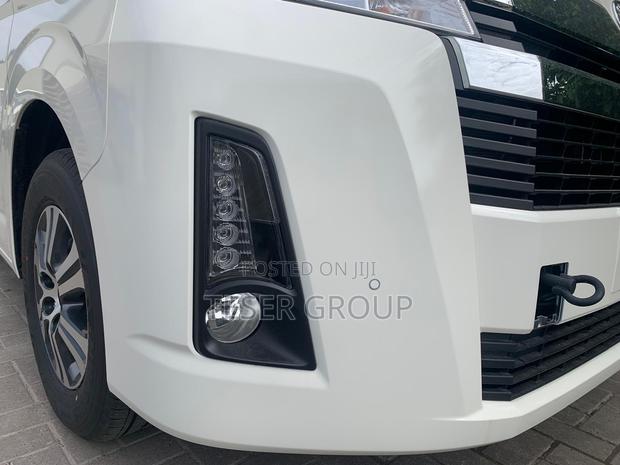 New Toyota HiAce 2023 White photo 3