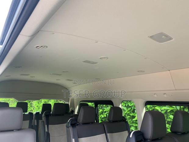 New Toyota HiAce 2023 White photo 4