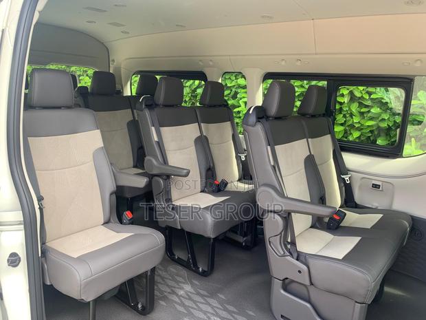 New Toyota HiAce 2023 White photo 5