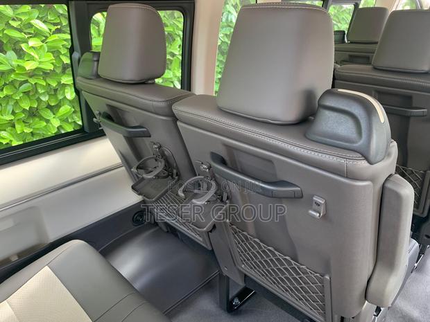 New Toyota HiAce 2023 White photo 7