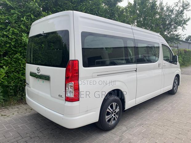 New Toyota HiAce 2023 White photo 8