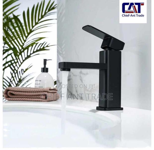 Tap / Faucet. Hot Cold. · Photo 3