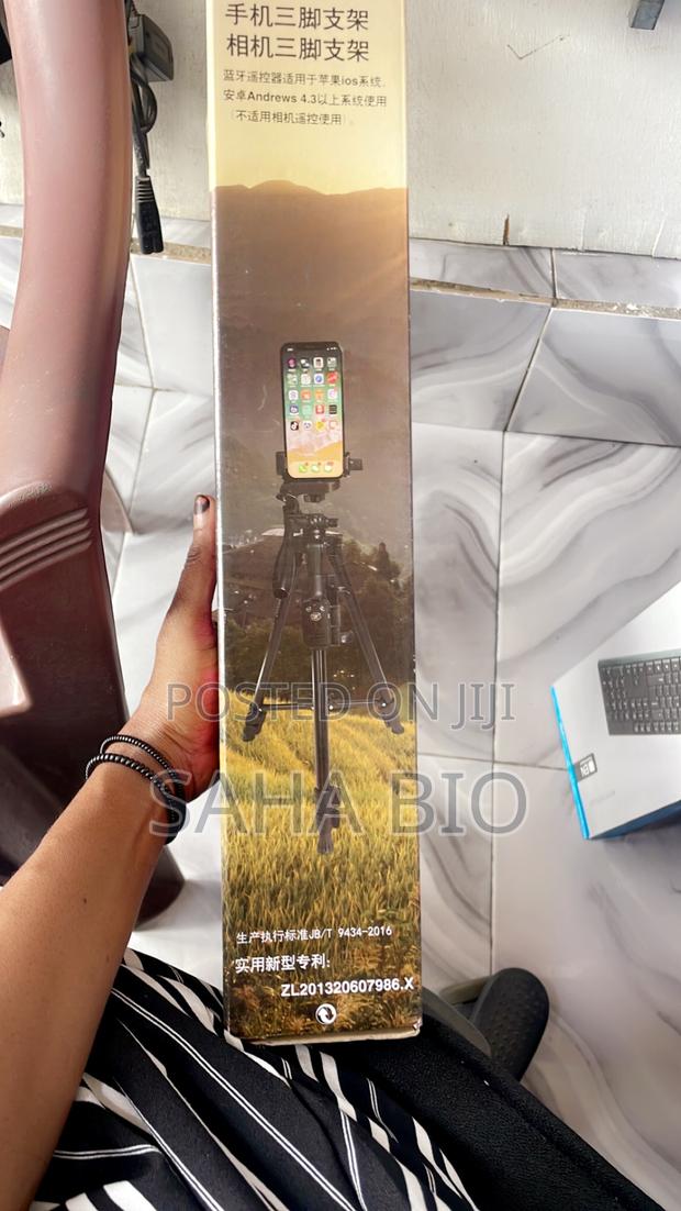 Portable Tripod Stand · Photo 1