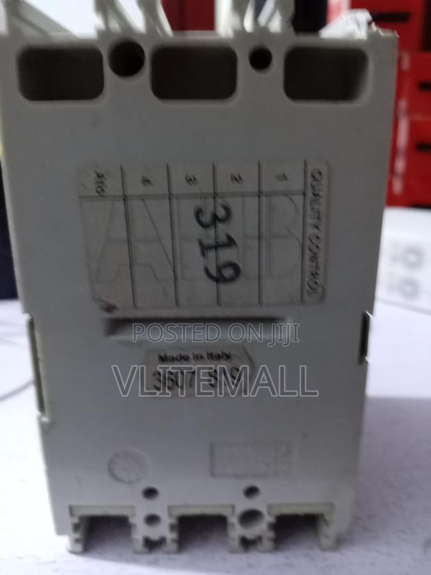 Abb McCb R125A 3pole Circuit Breaker · Photo 4