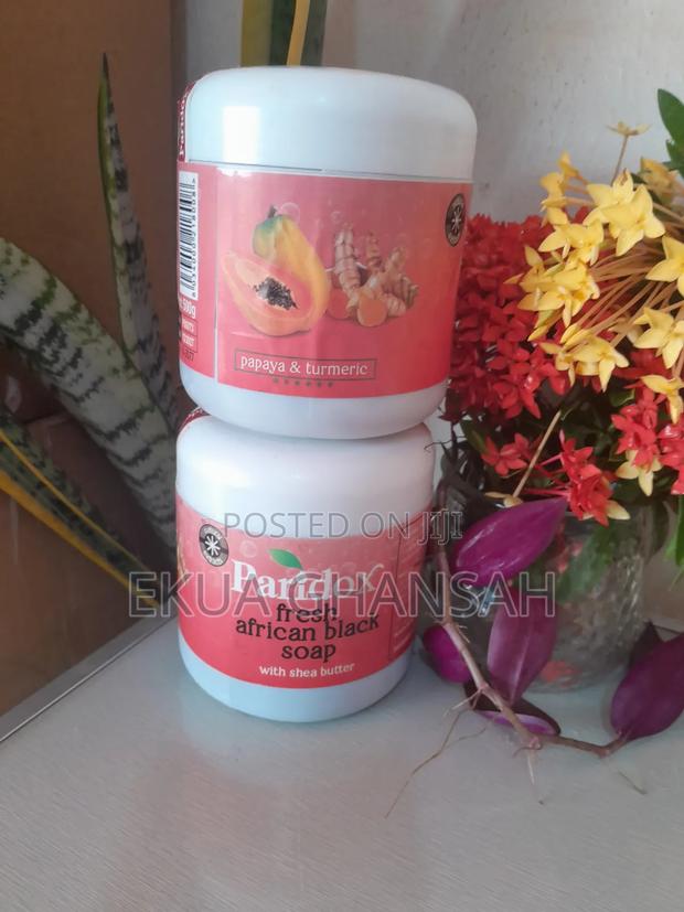 Paridox Tumeric and Papaya Black Soap · Photo 3