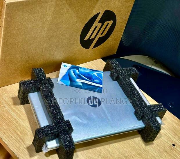 New Laptop HP 15-F272wm 8GB Intel Core I5 SSD 256GB · Photo 4